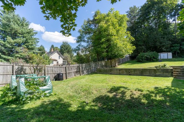 15 Maple Ter, Palmer, MA 01080