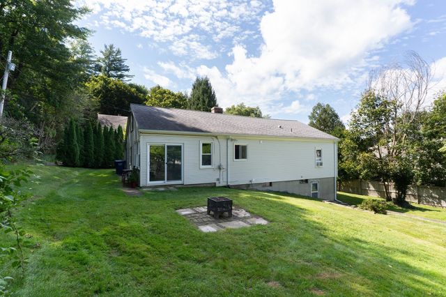15 Maple Ter, Palmer, MA 01080