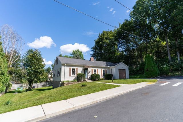 15 Maple Ter, Palmer, MA 01080
