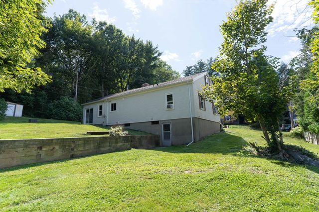15 Maple Ter, Palmer, MA 01080