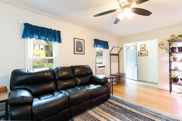 15 Maple Ter, Palmer, MA 01080