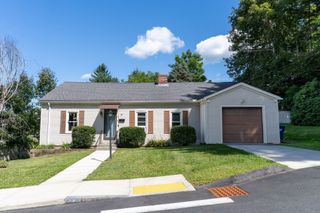 15 Maple Ter, Palmer, MA 01080