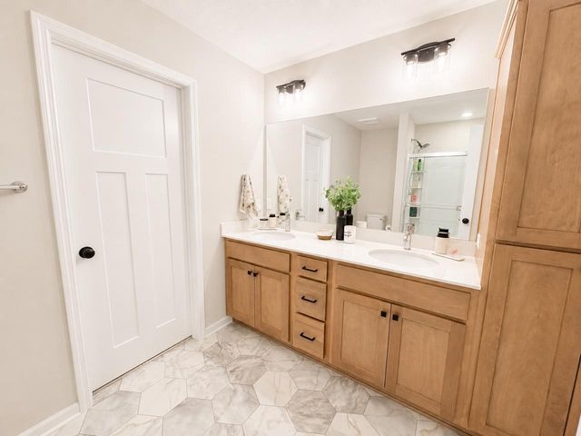 1092 Annacotte Lane, Rosemount, MN 55068