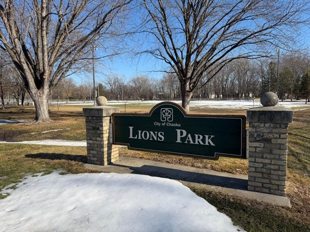 388 Brickyard Drive, Chaska, MN 55318