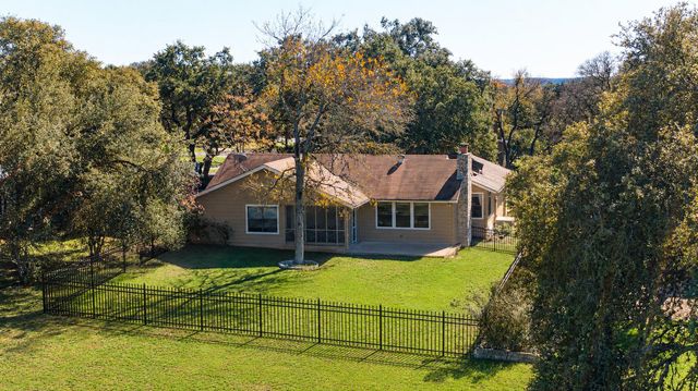 86 Champions CIR, Wimberley, TX 78676