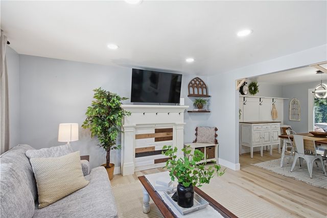 645 Carnival Dr, Plum Boro, PA 15239
