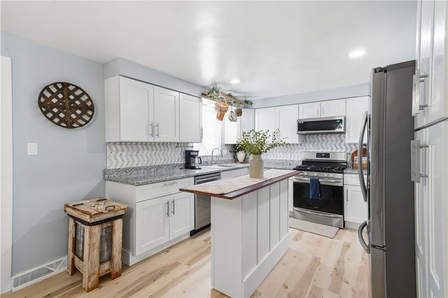 645 Carnival Dr, Plum Boro, PA 15239