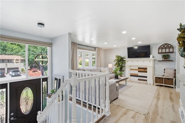 645 Carnival Dr, Plum Boro, PA 15239