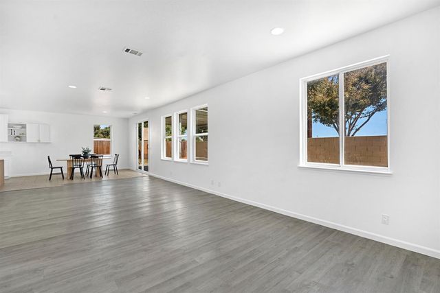 5306 E Tower Avenue, Fresno, CA 93725