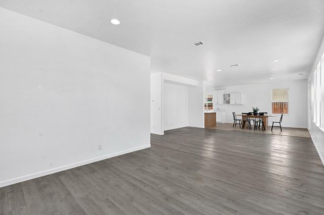 5306 E Tower Avenue, Fresno, CA 93725