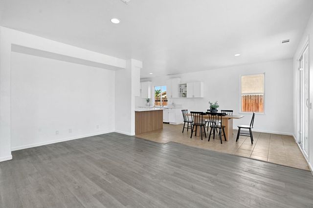 5306 E Tower Avenue, Fresno, CA 93725