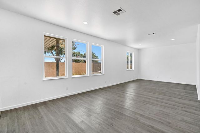 5306 E Tower Avenue, Fresno, CA 93725