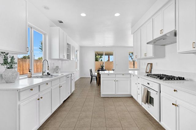 5306 E Tower Avenue, Fresno, CA 93725