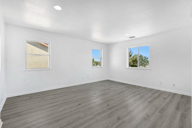 5306 E Tower Avenue, Fresno, CA 93725