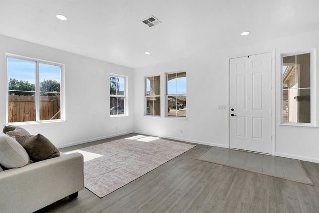5306 E Tower Avenue, Fresno, CA 93725