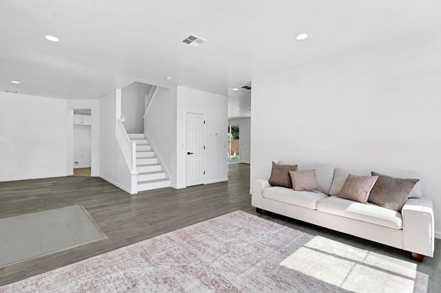 5306 E Tower Avenue, Fresno, CA 93725