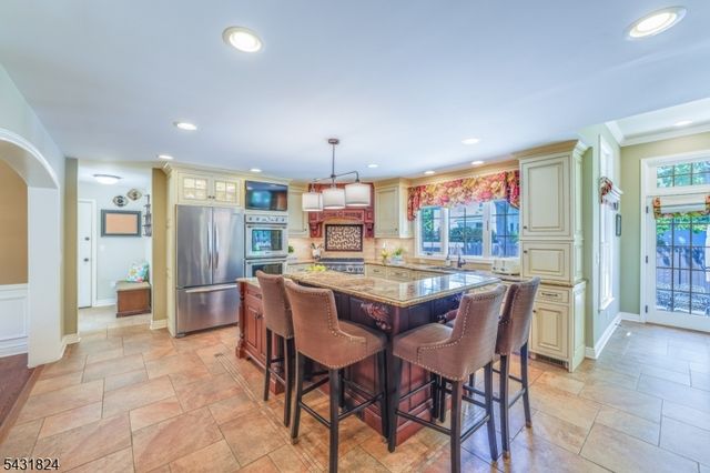 40 Delwick Ln, New Providence Boro, NJ 07974