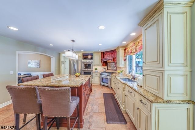 40 Delwick Ln, New Providence Boro, NJ 07974