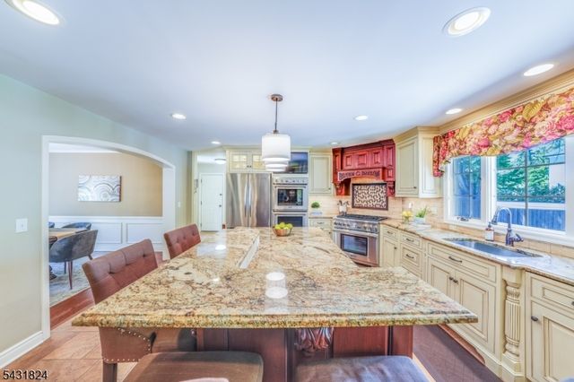 40 Delwick Ln, New Providence Boro, NJ 07974