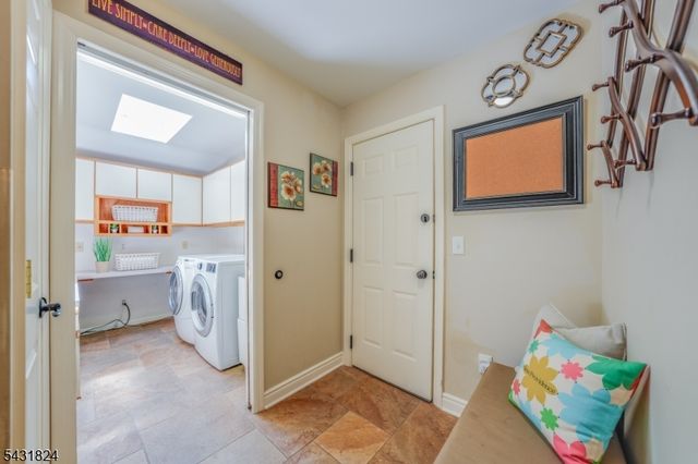 40 Delwick Ln, New Providence Boro, NJ 07974