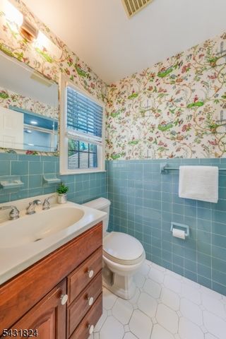 40 Delwick Ln, New Providence Boro, NJ 07974