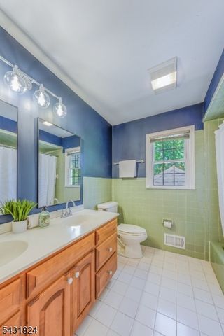40 Delwick Ln, New Providence Boro, NJ 07974