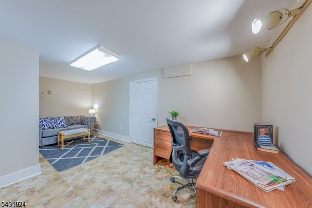 40 Delwick Ln, New Providence Boro, NJ 07974