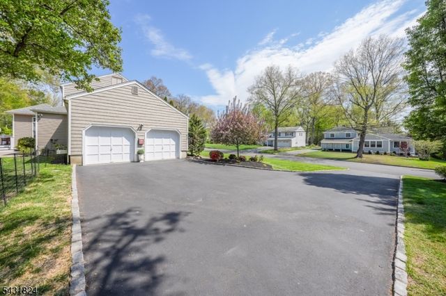 40 Delwick Ln, New Providence Boro, NJ 07974