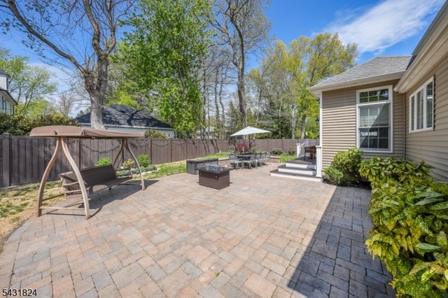 40 Delwick Ln, New Providence Boro, NJ 07974