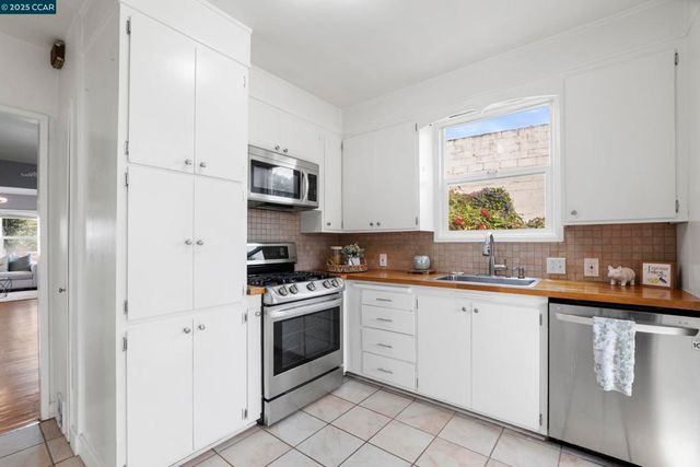 3240 62nd Ave, Oakland, CA 94605