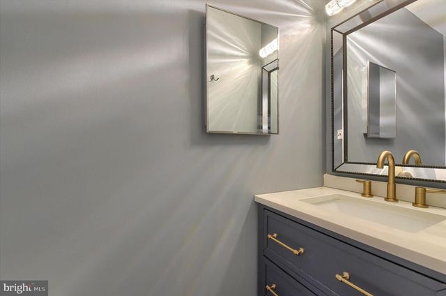 702 SHOWERS ST, Harrisburg, PA 17104