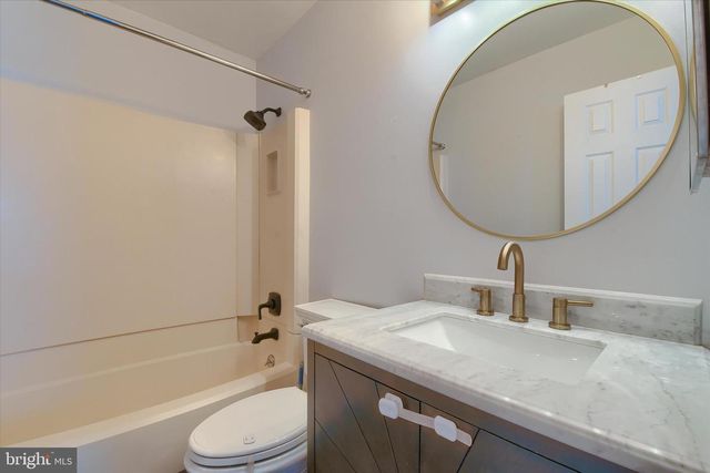 702 SHOWERS ST, Harrisburg, PA 17104