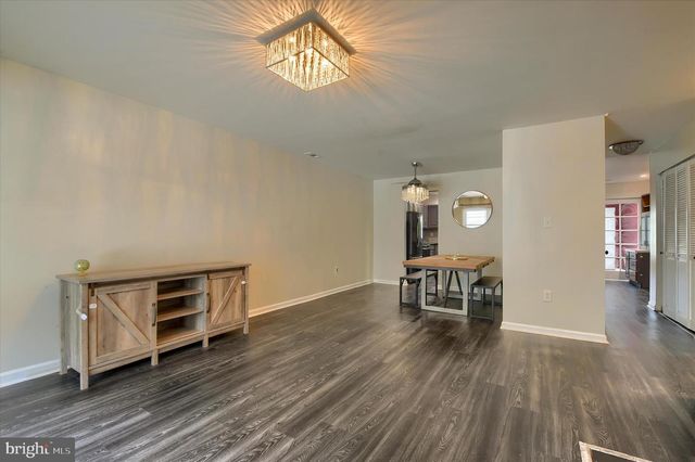 702 SHOWERS ST, Harrisburg, PA 17104