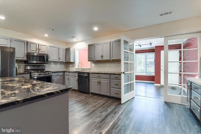 702 SHOWERS ST, Harrisburg, PA 17104