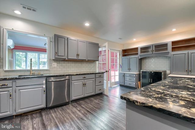702 SHOWERS ST, Harrisburg, PA 17104