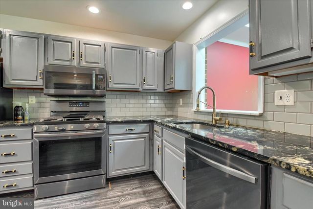 702 SHOWERS ST, Harrisburg, PA 17104