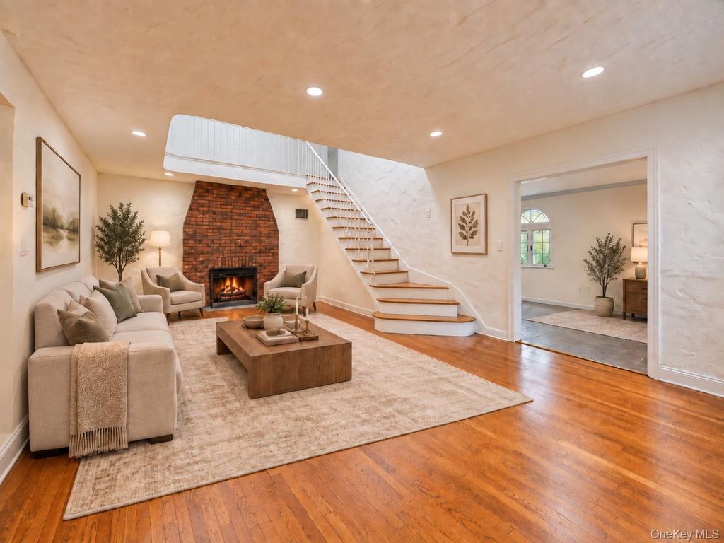 118 Baker Hill Road, Great Neck, NY 11023 — photo 2