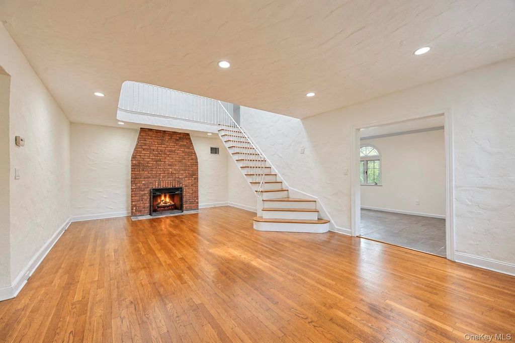 118 Baker Hill Road, Great Neck, NY 11023 — photo 3