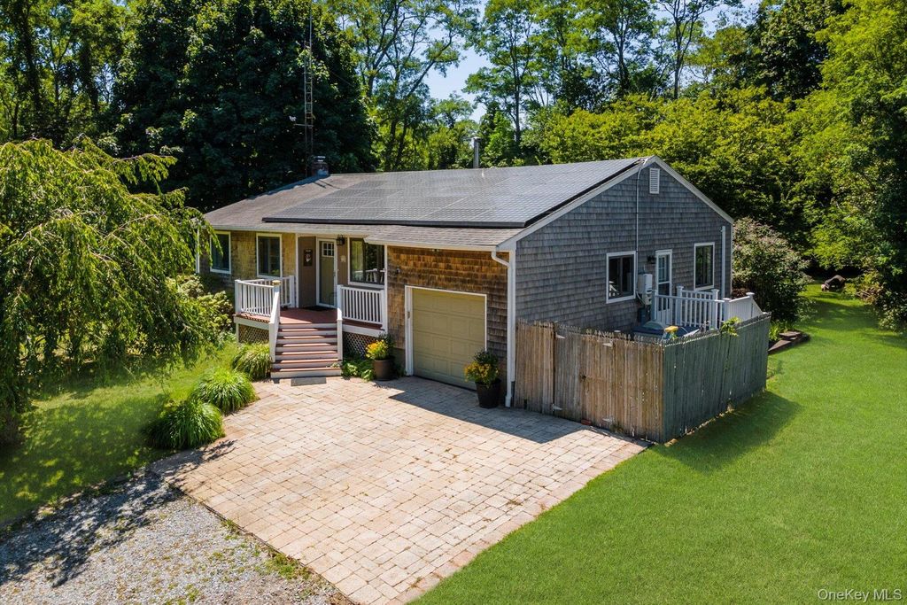 10 Strawberry Lane, Shelter Island, NY 11964