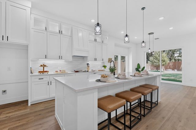 124 lost forest Road, Gun Barrel City, TX 75156