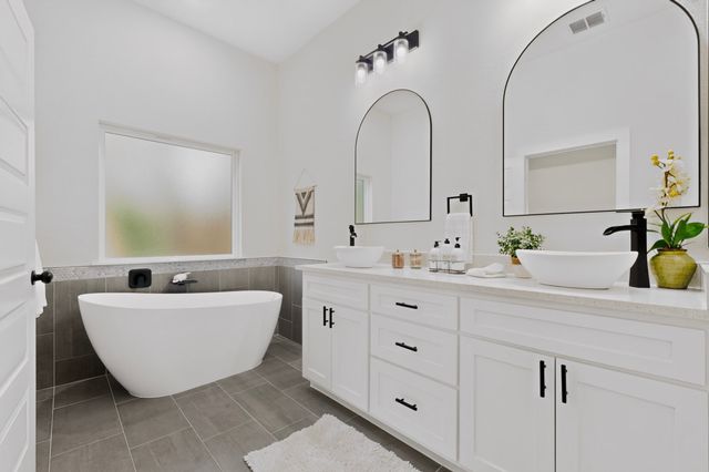 124 lost forest Road, Gun Barrel City, TX 75156