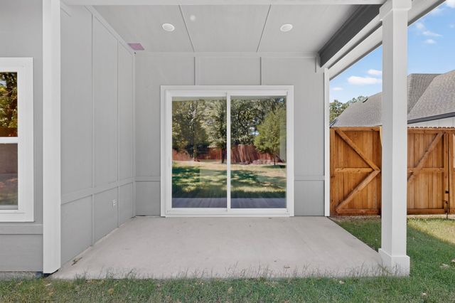124 lost forest Road, Gun Barrel City, TX 75156