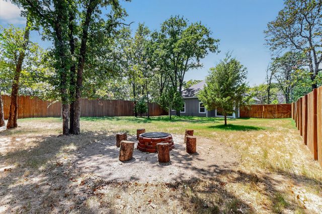 124 lost forest Road, Gun Barrel City, TX 75156