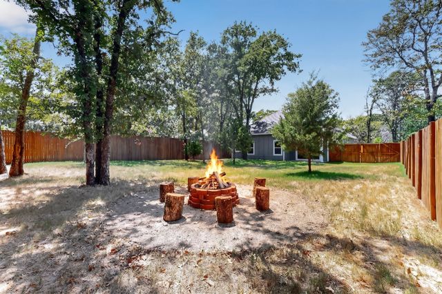 124 lost forest Road, Gun Barrel City, TX 75156