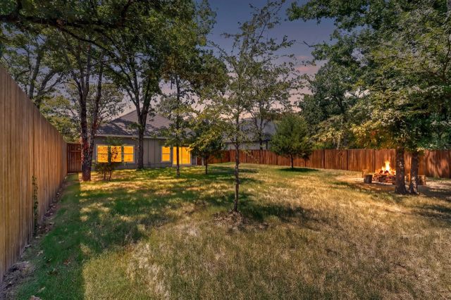 124 lost forest Road, Gun Barrel City, TX 75156