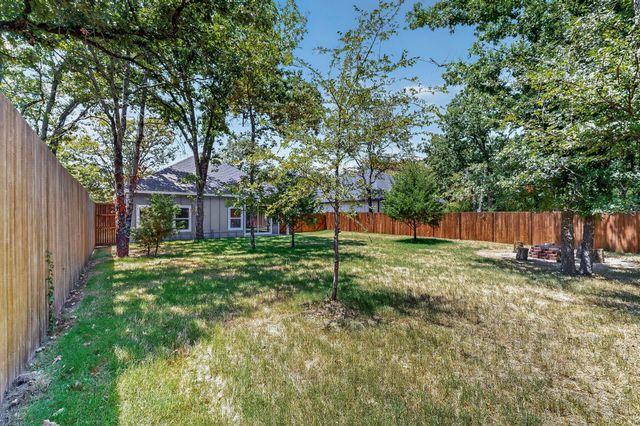124 lost forest Road, Gun Barrel City, TX 75156