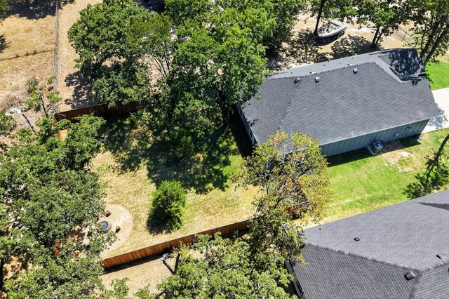124 lost forest Road, Gun Barrel City, TX 75156