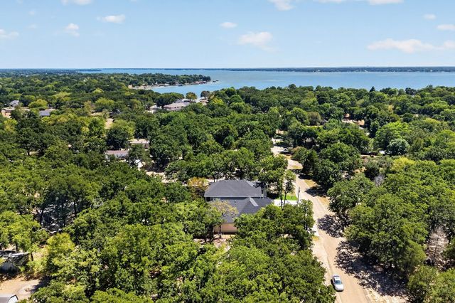 124 lost forest Road, Gun Barrel City, TX 75156