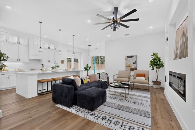 124 lost forest Road, Gun Barrel City, TX 75156