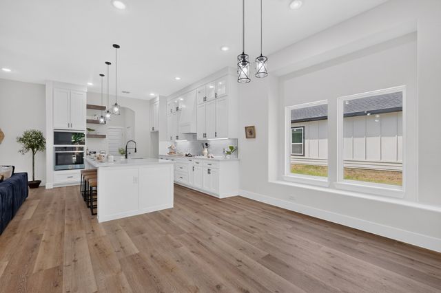 124 lost forest Road, Gun Barrel City, TX 75156
